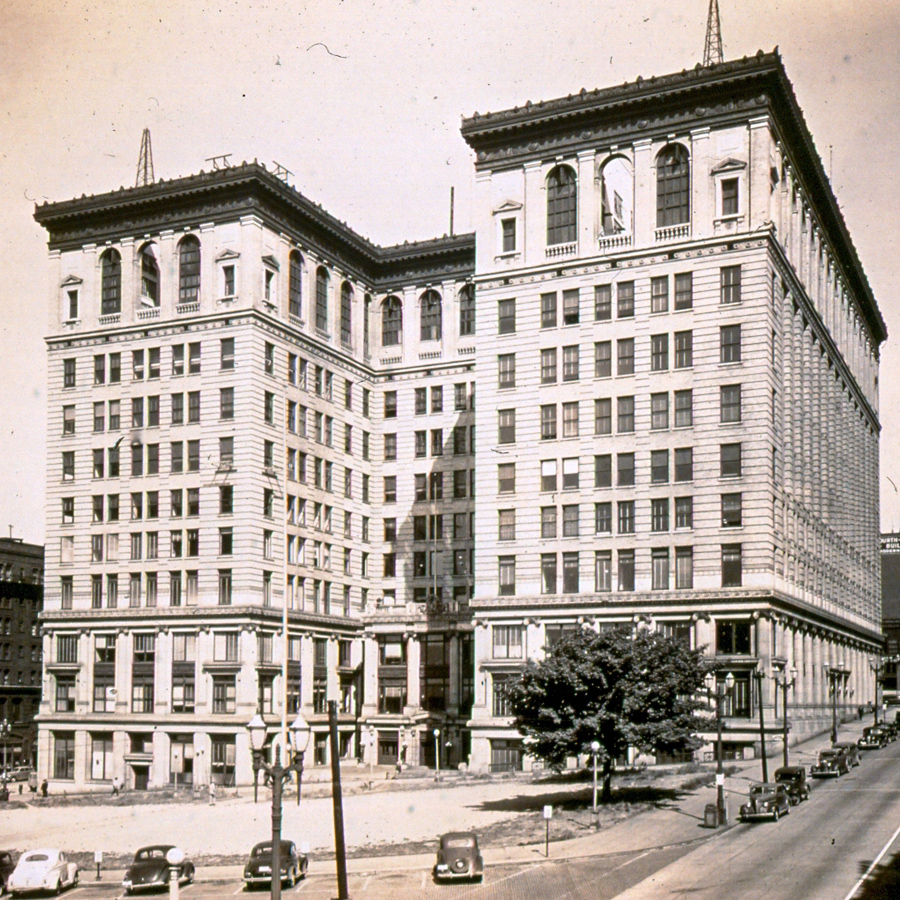 Front view of King County Courthouse building